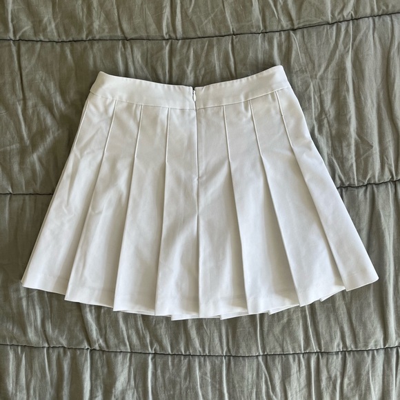 SUNDAY BEST WHITE PLEATED MINI SKIRT - Picture 2 of 4